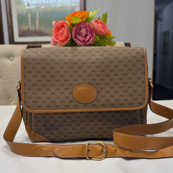 Authentic Gucci Vintage Crossbody Bag - Picture 1 of 16
